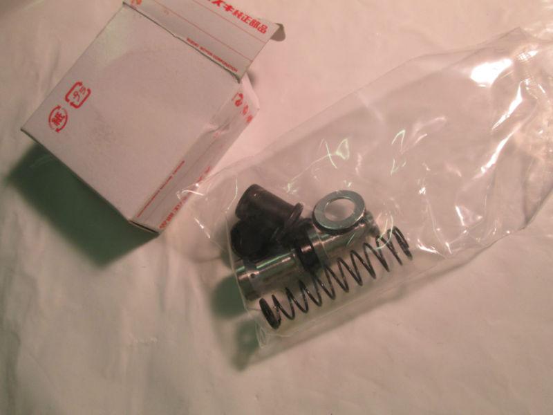 Buy Suzuki GT750 RE5 nos master cylinder rebuild kit 7377 in Berlin