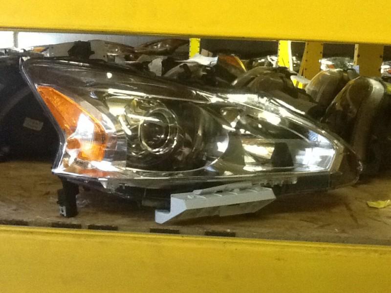 Nissan maxima oem  headlight  halogen   2013