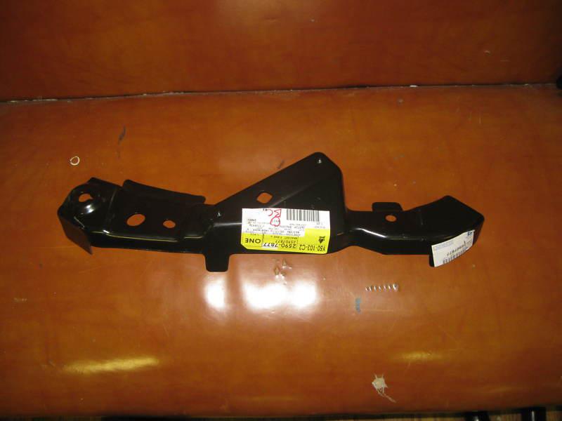 Chevrolet gm oem 25907877 radiator support-upper bracket malibu chevy