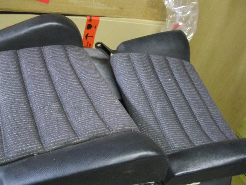 Porsche 911 seats jump rear