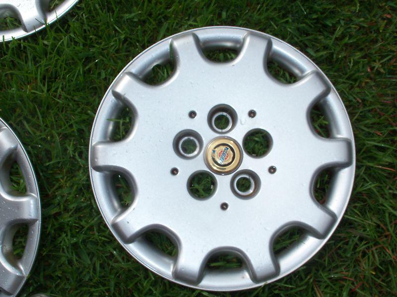 Find SET OF 4 Chrysler Hub Caps used in Baton Rouge, Louisiana, US, for