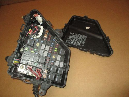 2004 cadillac cts sedan 3.6l v6 a/t under hood fuse box