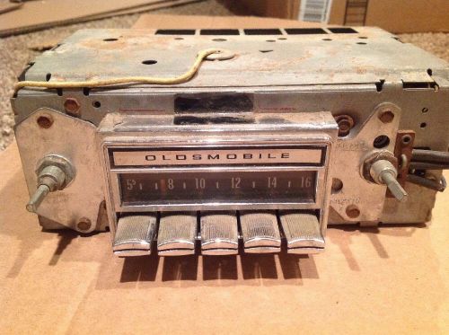 Vintage oldsmobile car radio push button