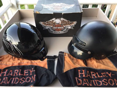 Harley davidson lot 98260-07v/000m black helmet pin stripped w/passenger helmet