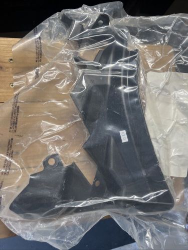 Genuine gm passenger side auxiliary radiator rear duct 84225440