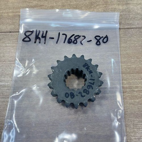 Yamaha oem nos drive chain sprocket / 8k4-17682-80 / snowmobile