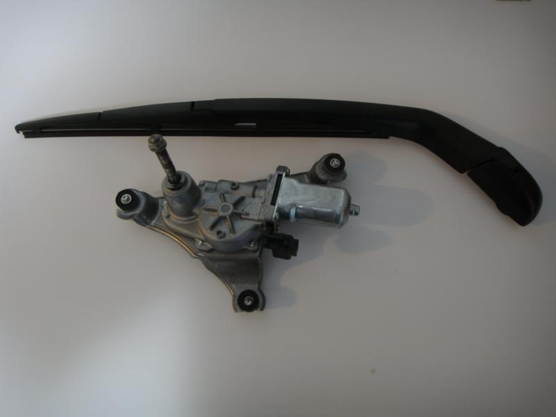 2008-2011 scion xb rear wiper motor with arm - complete assy. great cond!