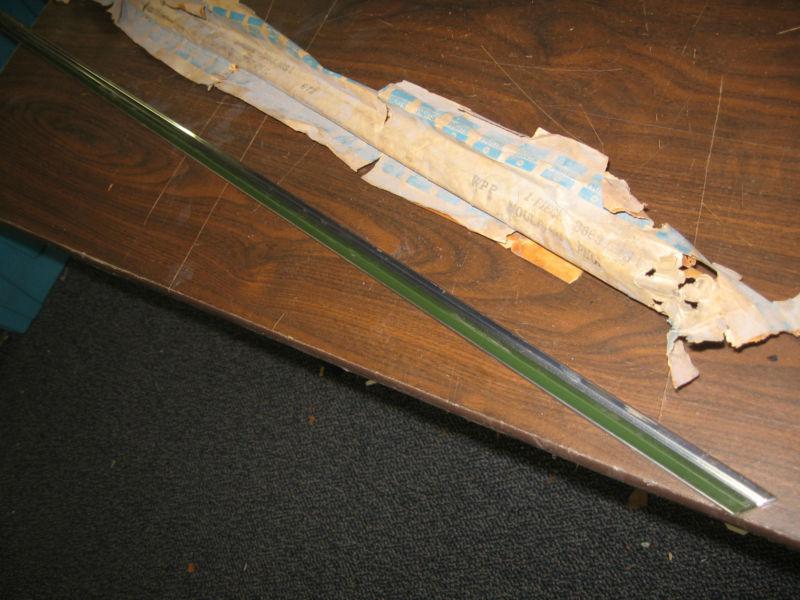 Nos mopar 1972 chrysler new yorker 1972-73 imperial left rear door green molding