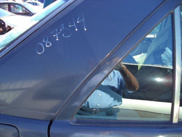 88 89 90 91 92 93 mercedes 300e r. rear door vent glass 65827