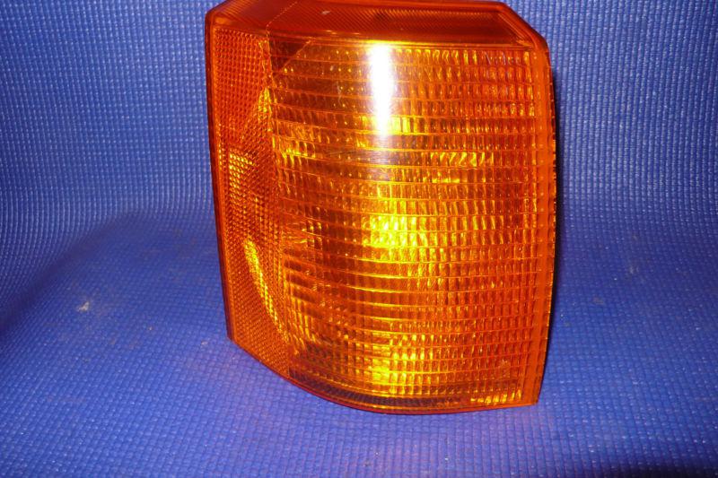 95,96,97,98,99 land rover front right marker light/turn signal