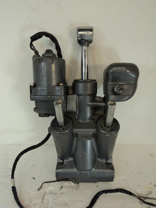 Yamaha v4 2-stroke 115 & 130 hp outboard motor tilt & trim unit assembly  115hp