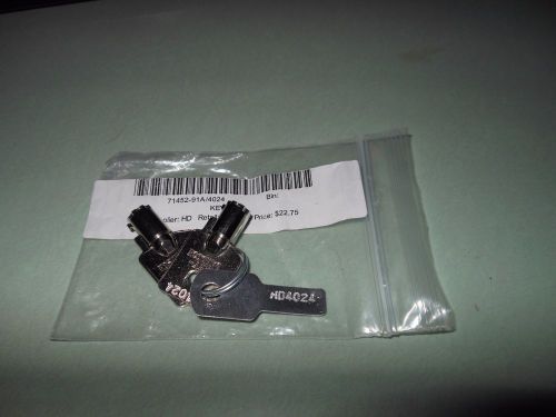 New oem harley davidson qty. 1 set 2 keys code # 4024 # 71452-91a