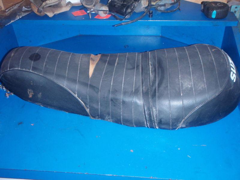 Suzuki rv 125 seat vintage old has rust needs cover see pics / add for details