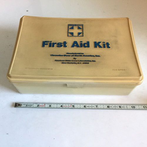 W123 mercedes benz first aid kit  900 865 08 50  240d 300d / cd 280e / ce oem