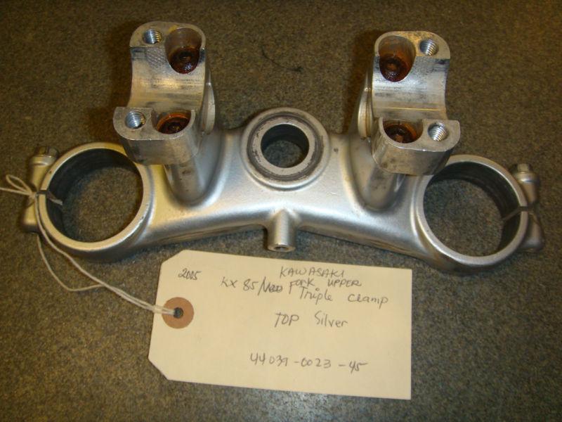 Sell 2005 KAWASAKI KX85 FORK UPPER TRIPLE CLAMP SILVER 44039002345 in