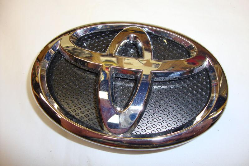 2007 2008 2009 2010 2011 toyota yaris sedan chrome bumper emblem oem