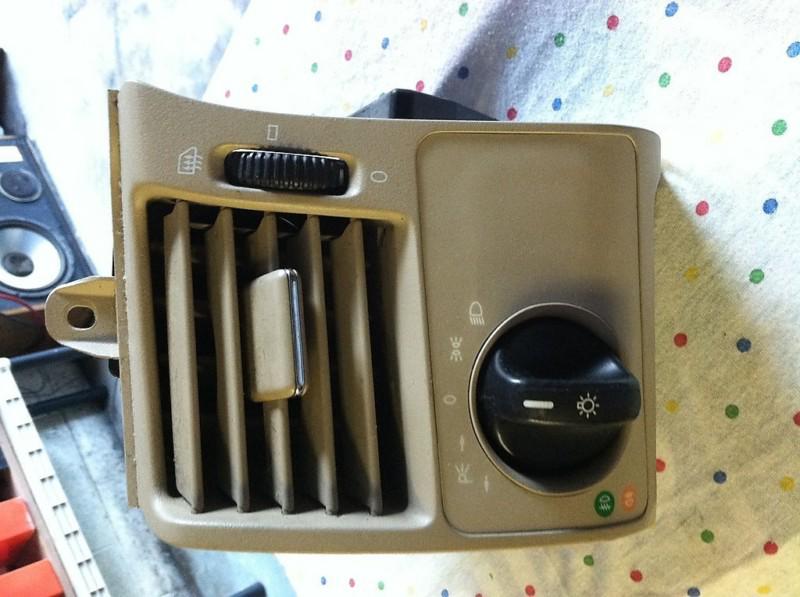 Sell 19962002 MERCEDES BENZ E300 E320 E430 W210 HEADLIGHT SWITCH LIGHT