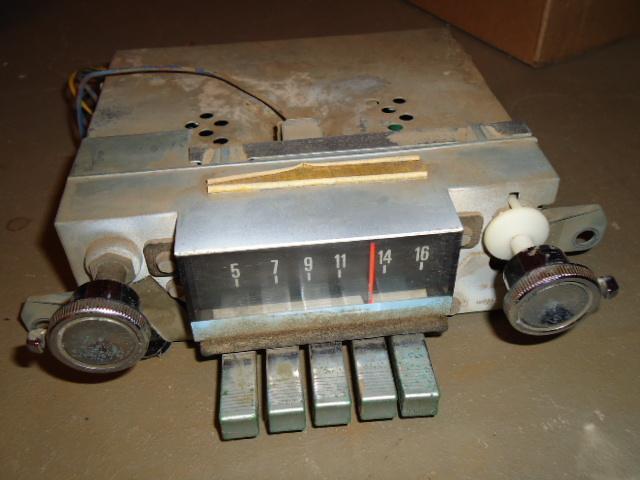 1967 ford galaxie 500 am radio with knobs and mounting bracket original
