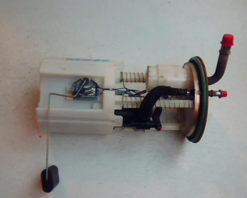 Sell 2006 GMC ENVOY 89648 MILES FUEL PUMP 2631128 in Garretson, South