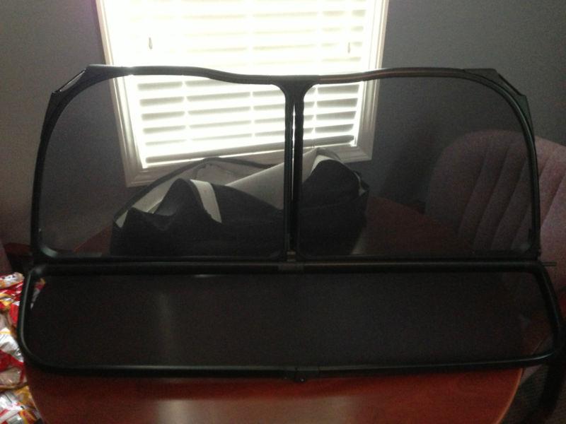 Convertible rear wind deflector