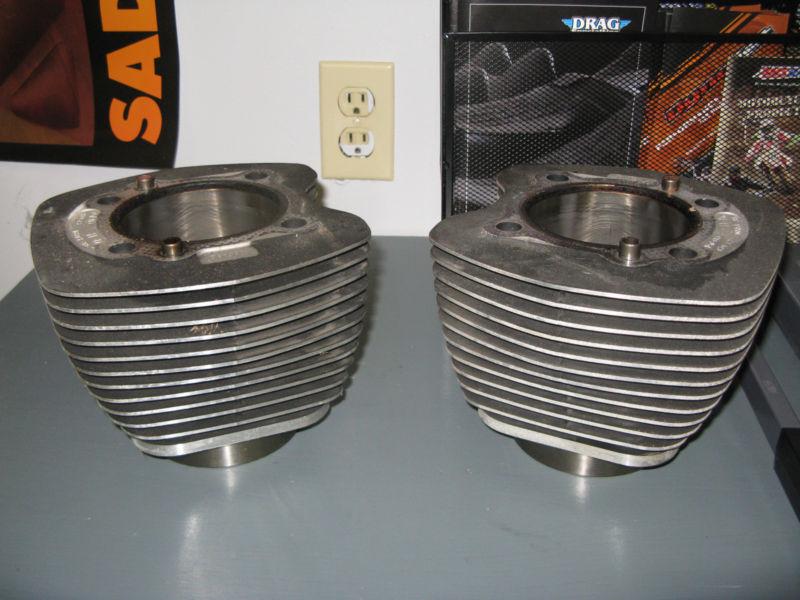 Stock twin cam 88' black highlighted cylinders