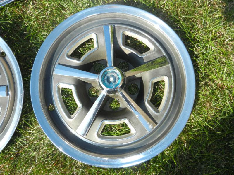 Sell 196768 Ford Thunderbird 15" Hubcaps (Set of 4) in Milwaukee