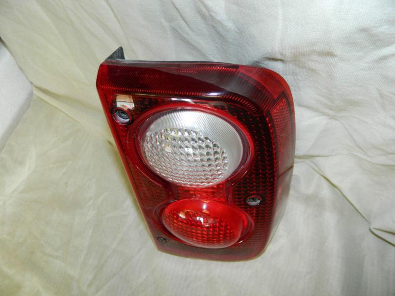 OEM 2004-2005 LAND ROVER FREELANDER RIGHT / PASSENGER SIDE TAIL LIGHT ASSEMBLY, US $45.00, image 4
