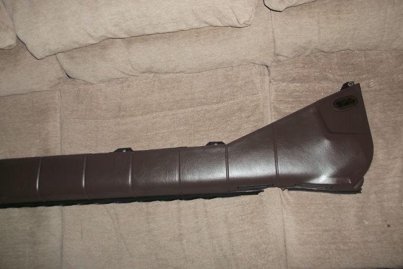 87-93 cadillac allante passenger rh upper door panel window rubber