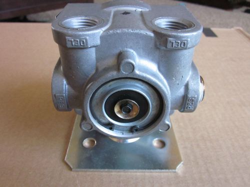 New meritor wabco 9732980010 rv046 049a3a valve relay 2 way check brake nos