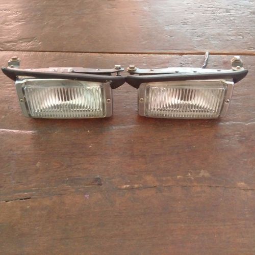 Pair of foglights mercedes benz r/c107 w116 w/c123 excelent! will ship worldwide