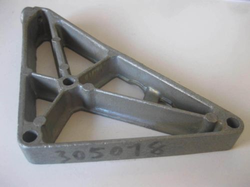 305078 omc 0305078 "new" motor bracket.