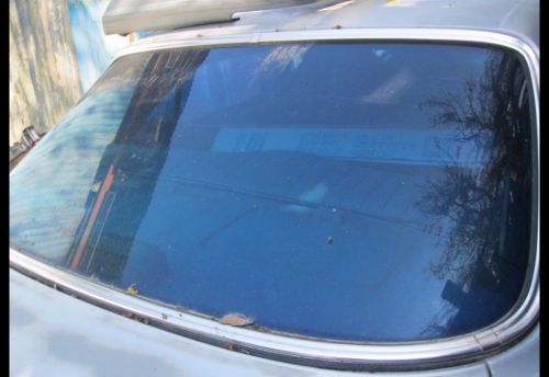 Window rear windshield  glass 300sd w126 mercedes 1981 1985 back glass