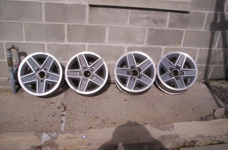 A set of (4) 1982 - 92 15 x 7 camaro aluminum wheels 