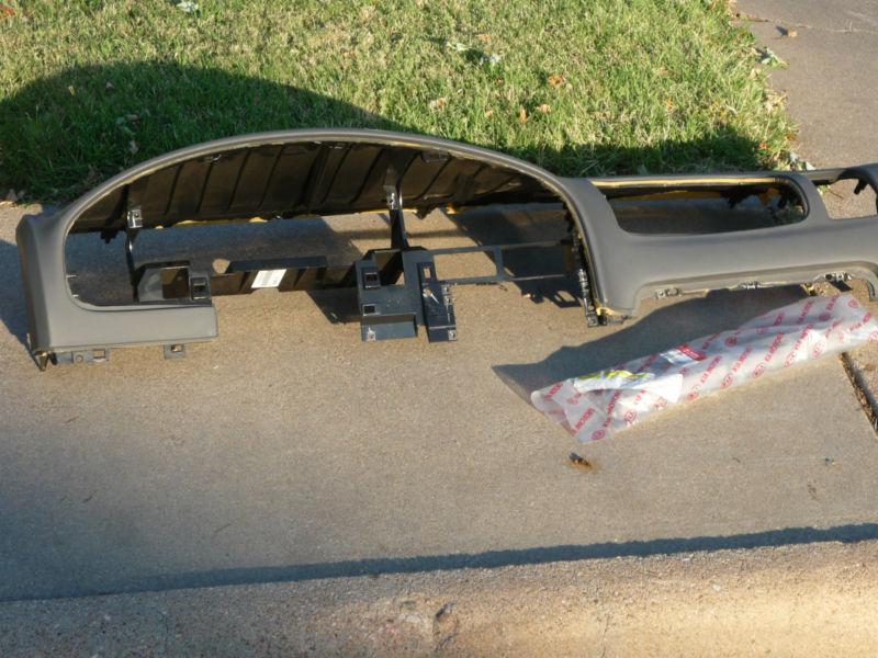 2001 kia sephia dashboard + grille