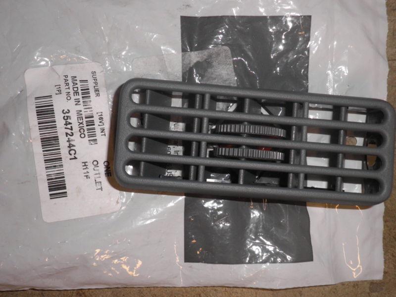 International navistar cab louver / vent 