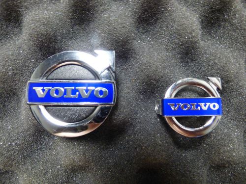 Late model large volvo factory original driver/steering airbag emblem/logo/badge