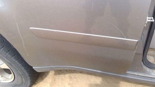 2006-09 trail blazer passenger right rear moulding door back trim graystone 16u