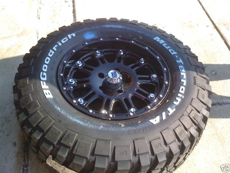 17" xd795 hoss black rim and tire 285-70-17 bfg mt 33" 