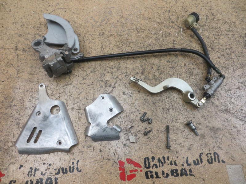 2001 01 yamaha yz250 yz 250 rear brake assembly master caliper pedal & guards