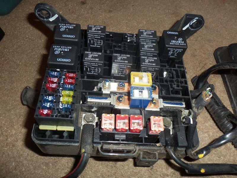Find 2000 Ford Focus Under Hood Fuse Box w/fuses in Chattanooga