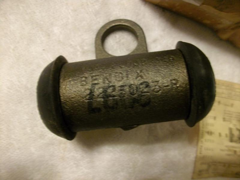 IHC International Harvester Travelall Travelette Front Brake wheel cylinder RH, US $39.95, image 6