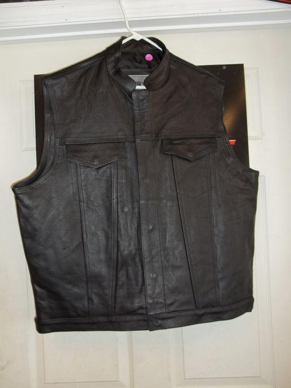 Men's black leather vest with two concealment pockets 