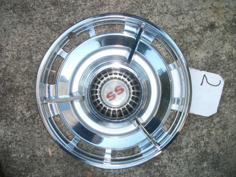 Purchase 63 1963 chevy chevrolet impala 64 nova ss hubcaps spinners wheel covers nice in