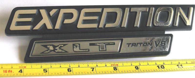 Ford expedition xlt triton v8   emblem badge  nameplate part # xl1416b114-aa