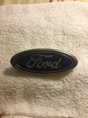 Used genuine blue oval "ford" grille badge f37b-9943156-aa. e97b-8co20-aa