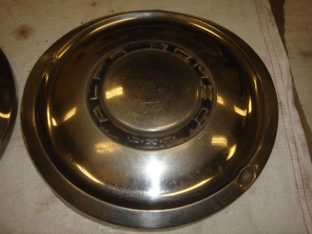 ALFA ROMEO DUETTO 1600 1750 HUBCAPS (2) GD COND USED ORIG, US $89.50, image 2
