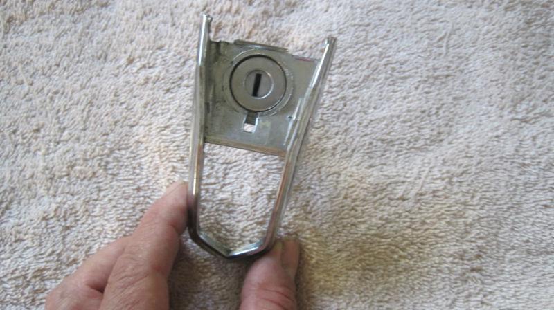 Used 1962 ford falco diecast metal trunk lock bezel with cylinder-c2db-6442514a