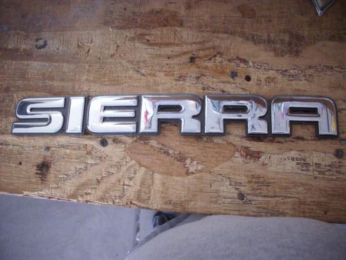 Oem tailgate nameplate emblem 03-06 gmc sierra 15114064