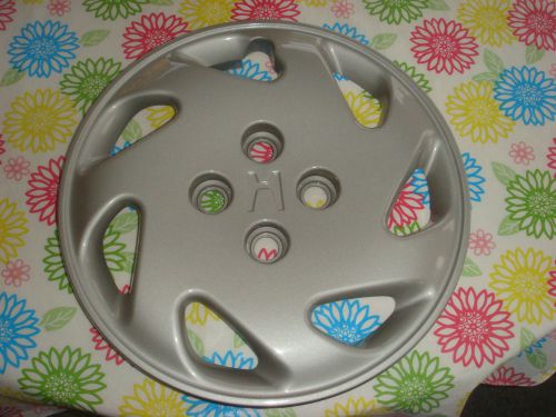 New!! one honda civic 14&#034; wheel cover, hubcap oem # 44733-s01-a000 1994-97 new!!