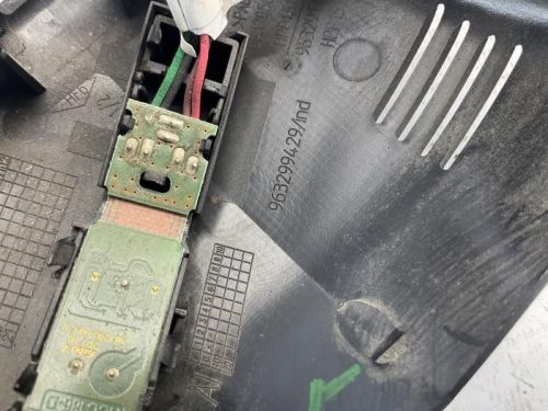 16 17 smart fourtwo 1.0l rwd at interior rear view mirror trim cover b